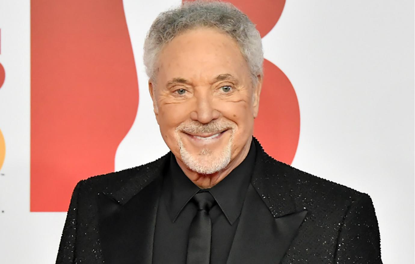 Tom Jones has denied his secret baby for two decades. Suddenly, he admits that the child is his.