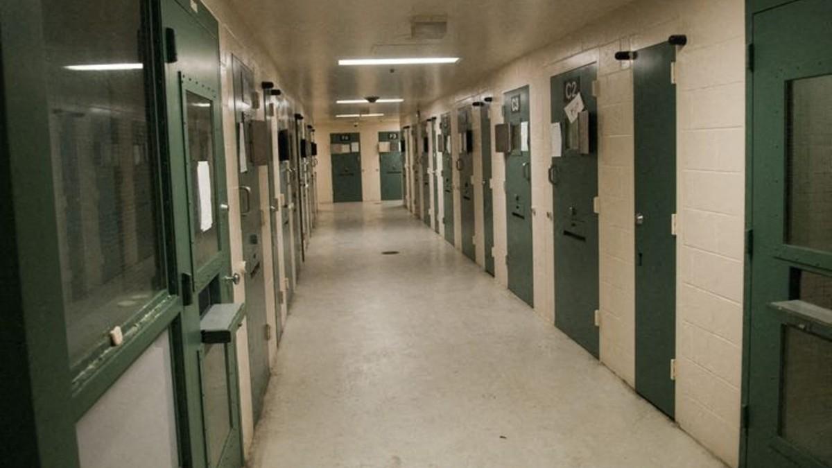 picture ot twin towers prison