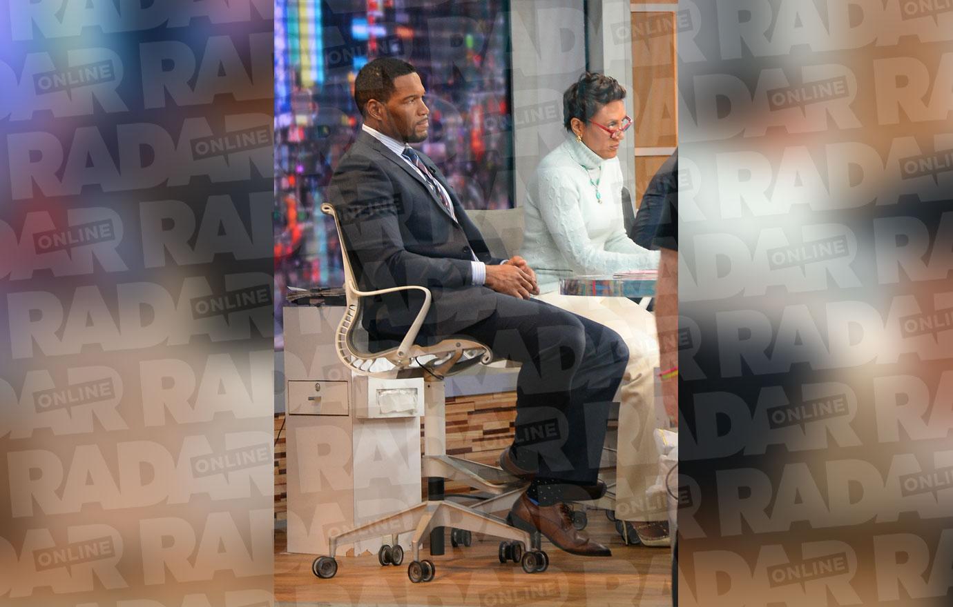 //michael strahan robin roberts on set gma confrontation