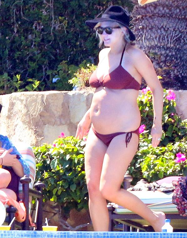 //ashlee simpson pregnant bikini