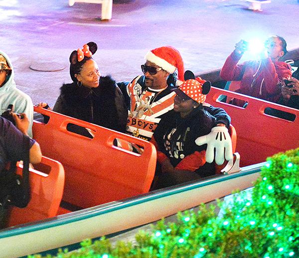 //Snoop Dog Disneyland Christmas