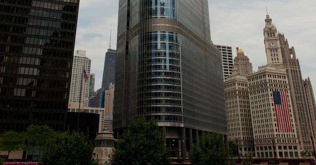 swat officers storm trump tower chicago woman gun building