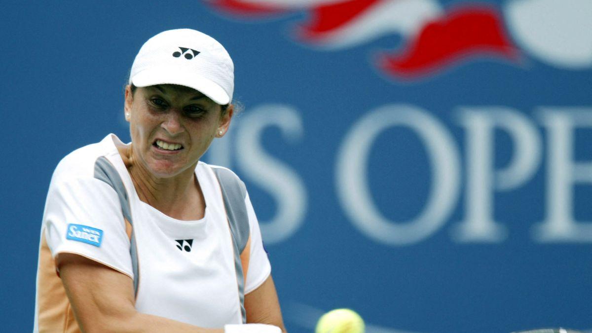 Tennis legend Monica Seles revealed she is fighting the autoimmune disease myasthenia gravis.