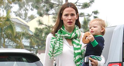 //jennifer garner kids st patricks day square gsiakm