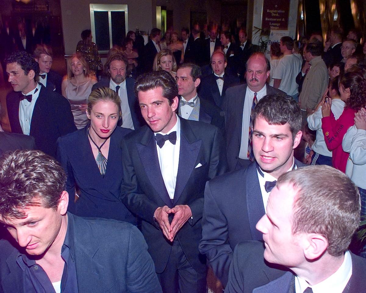 Carolyn Bessette-Kennedy and her sister Lauren also died in the crash that killed John F. Kennedy Jr.