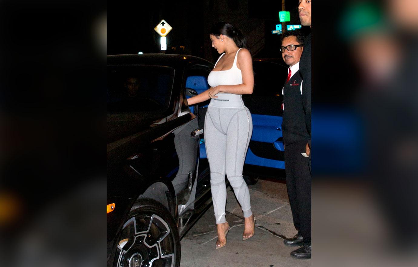 Kylie Jenner Goes To Dinner In Sports Bra And Leggings Pics