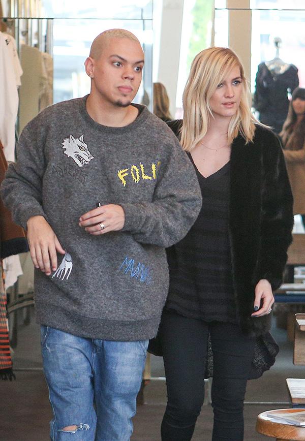 //Ashlee Simpson Christmas Shopping