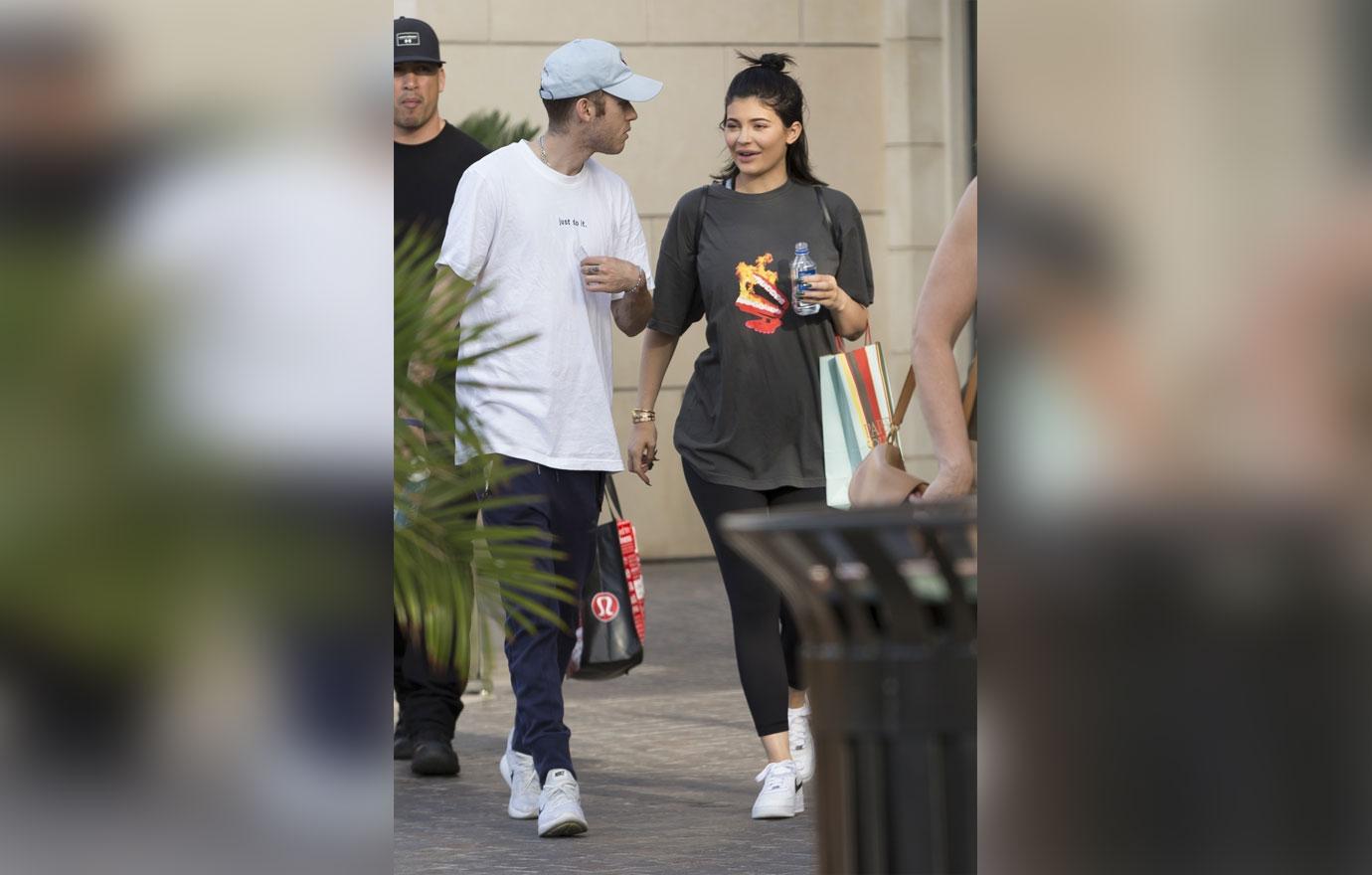 Kylie Jenner Pregnant Photos