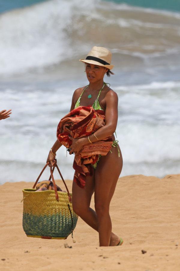 Jada Pinkett Smith Is a Hot Mama on Hawaiian Vacation With Willow