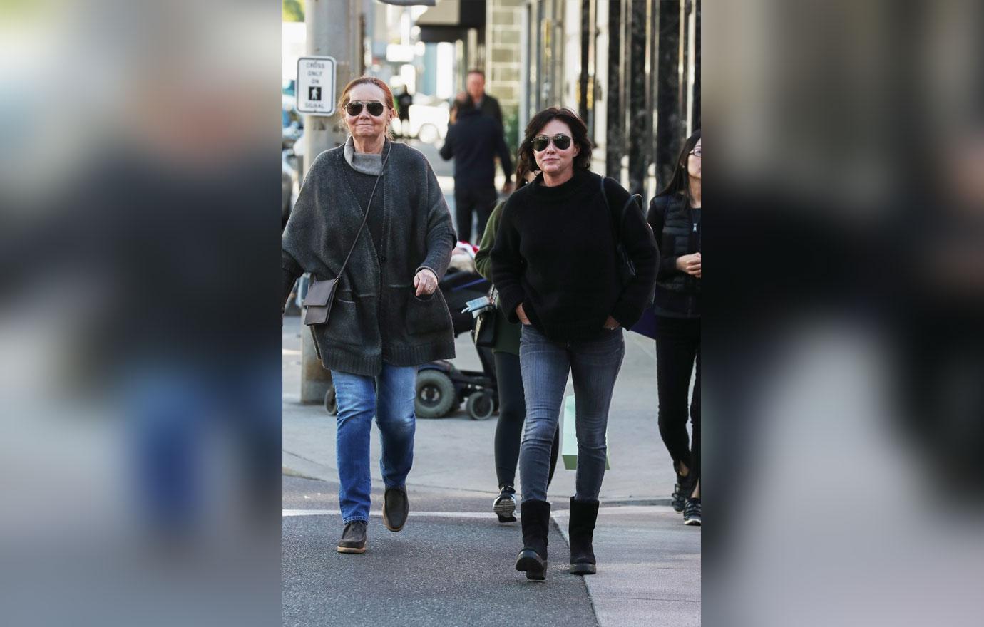 Shannen Doherty Christmas Shops With Mom After Cancer