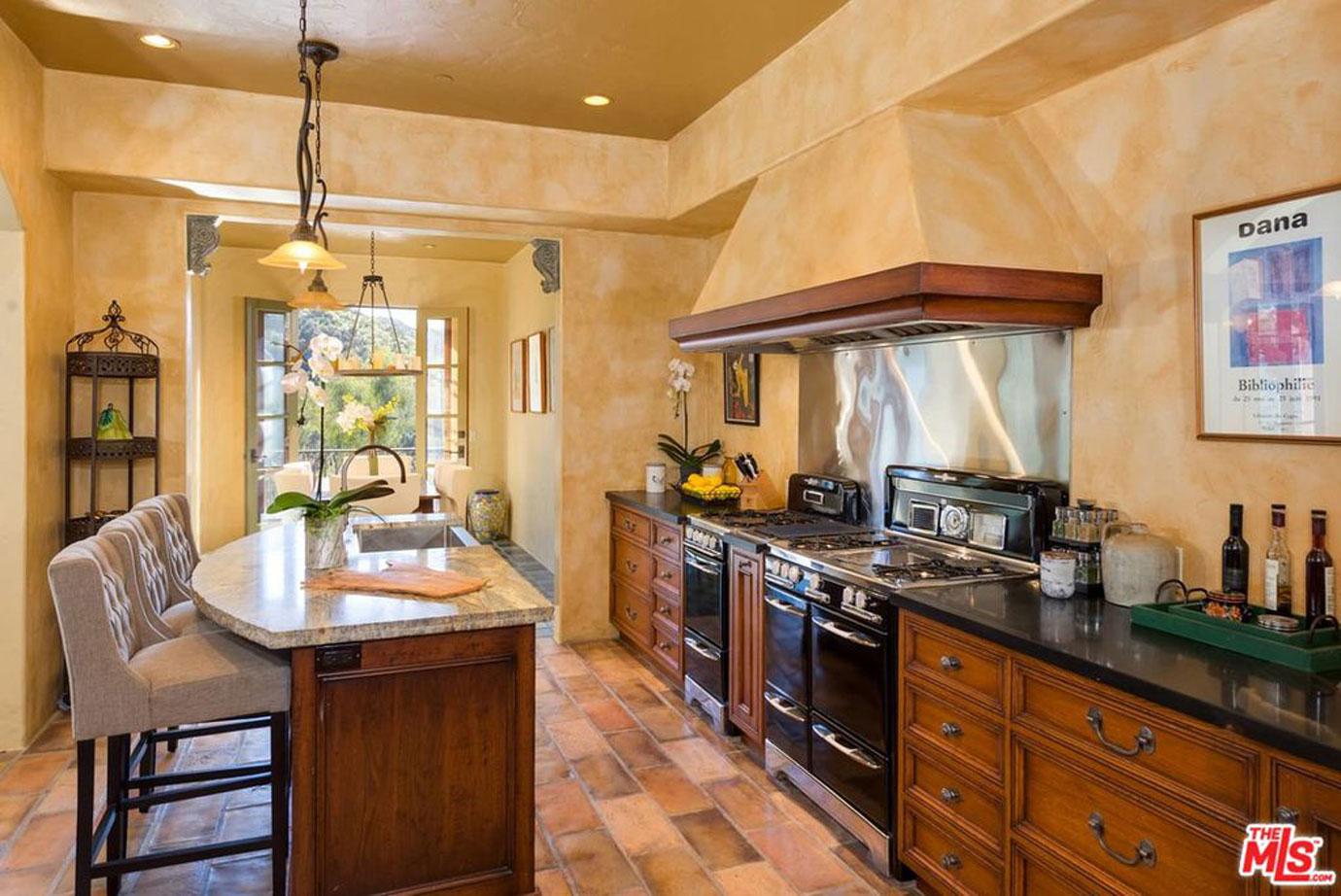 //tom petty family selling thousand oaks home