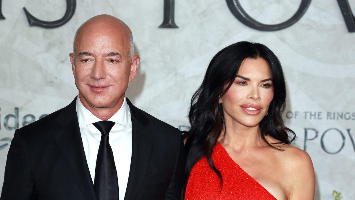 Photo of Jeff Bezos and Lauren Sánchez