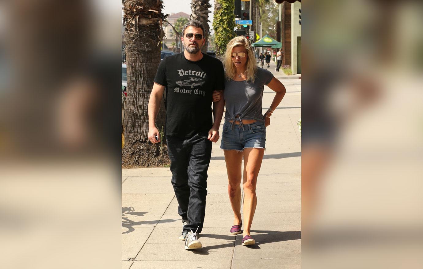 Ben Affleck Saturday PDA With Lindsay Shookus