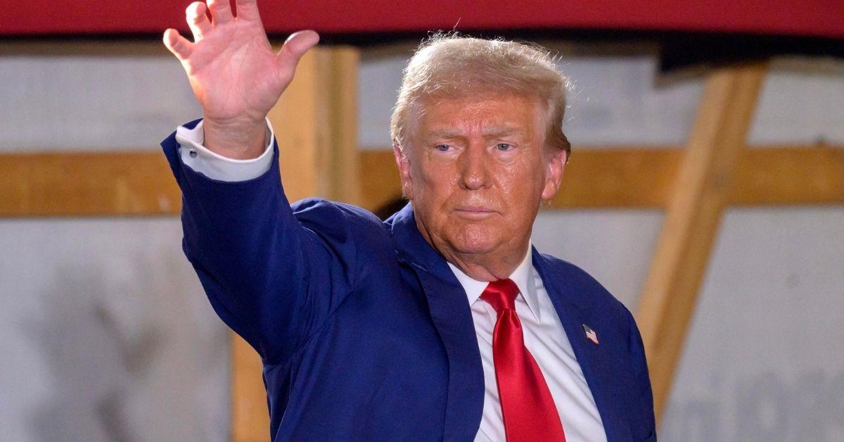 Donald Trump To Welcome Back Beloved Diet Coke Button To Oval Office