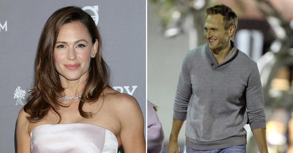 Jen Garner Fuels Engagement Rumors, Shows Off Diamond Ring On Wedding ...