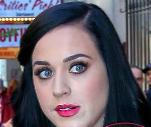 //katy perry text russell