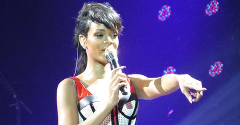 Rihanna-Angry-Fans-High-Prices-Lip-Synching-performance-concert
