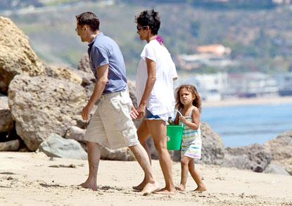 //halle berry olivier martinez nahla beach