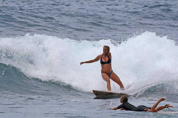 //bethany hamilton pregnant bikini one arm surfer baby belly hawaii