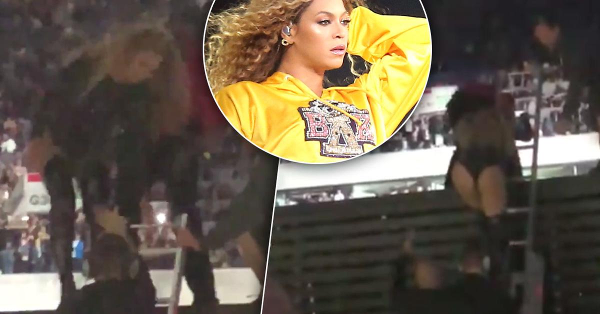 Beyoncé Rescued With Ladder After Stage Suffers Malfunction(01)