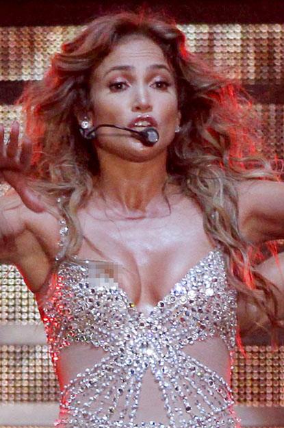 Jennifer Lopez Suffers Wardrobe Malfunction As Boobs Fall Out During  Performanc - Celebrities - Nigeria