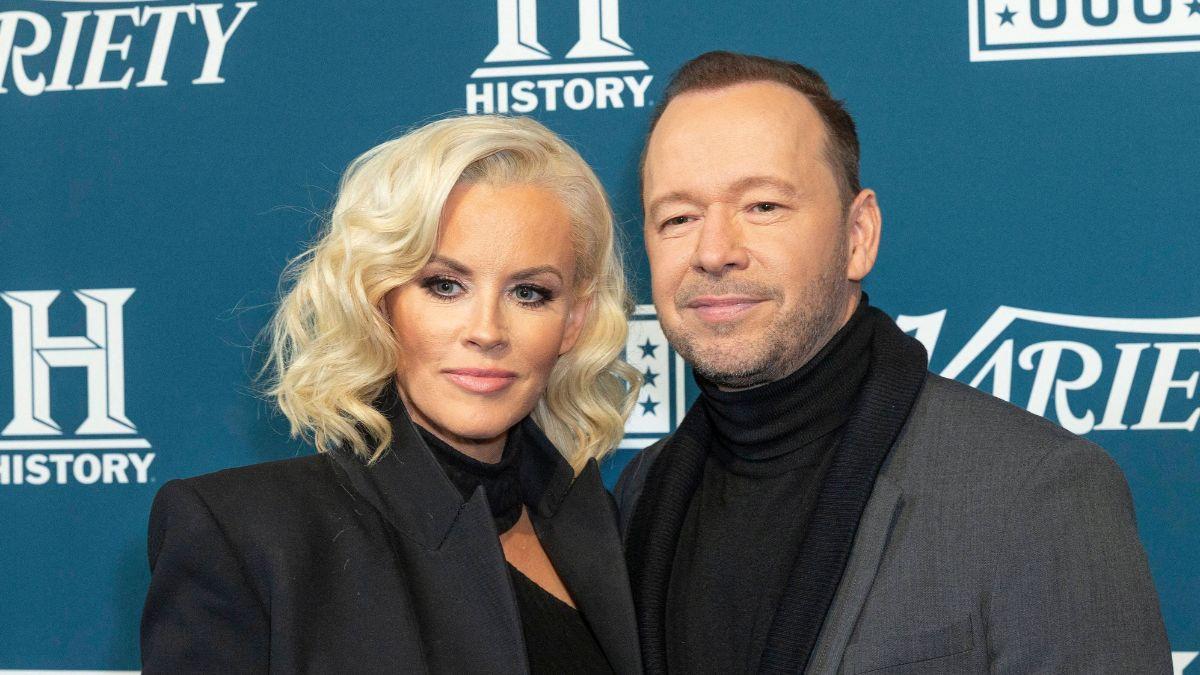 Photo of Jenny McCarthy and Donnie Wahlberg