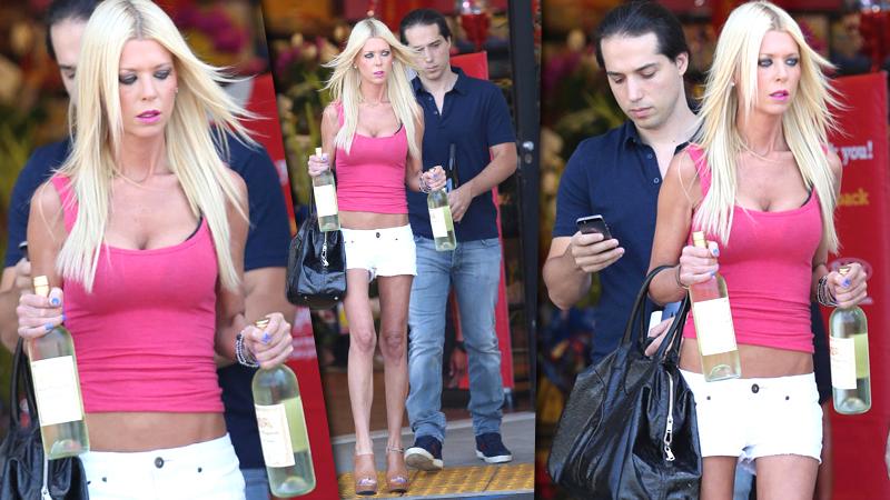 //tara reid double fisting at the liquor store pp sl