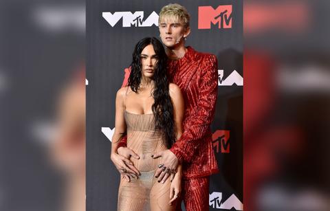 machine gun kelly lax airport no megan fox photos breakup amas