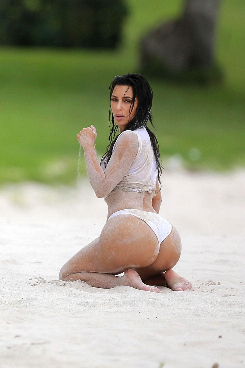 //kim kardashian kylie jenner most naked moments