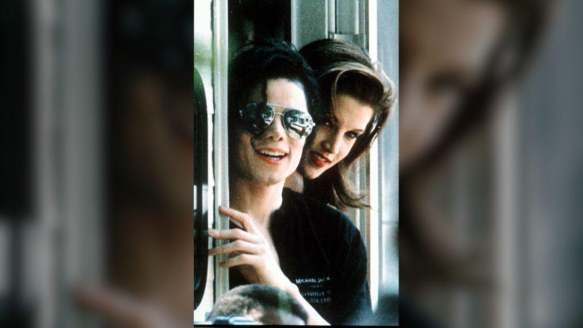 Photo of Lisa Marie Presley and Michael Jackson
