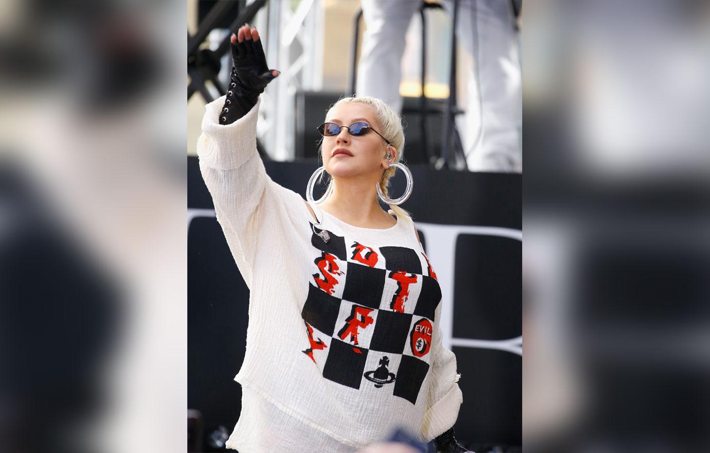 Christina Aguilera Looks Curvy In Today Show Appearance