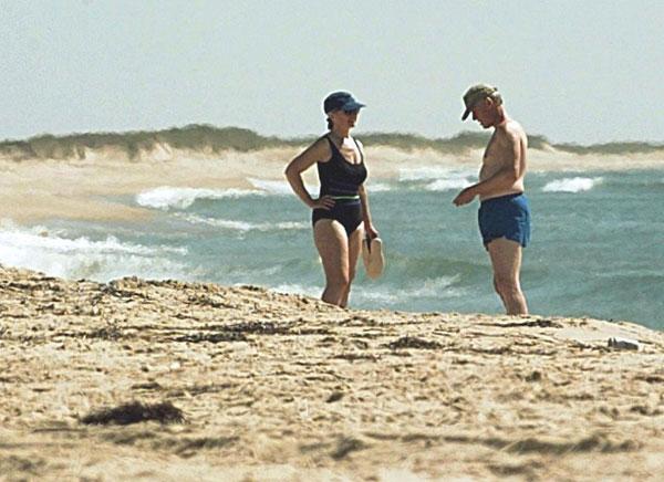 Romantic Vacay Chelsea Clinton Shows Off Impressive Bikini Body In