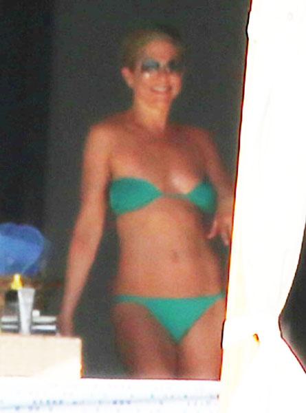 //jennifer aniston cabo bikini