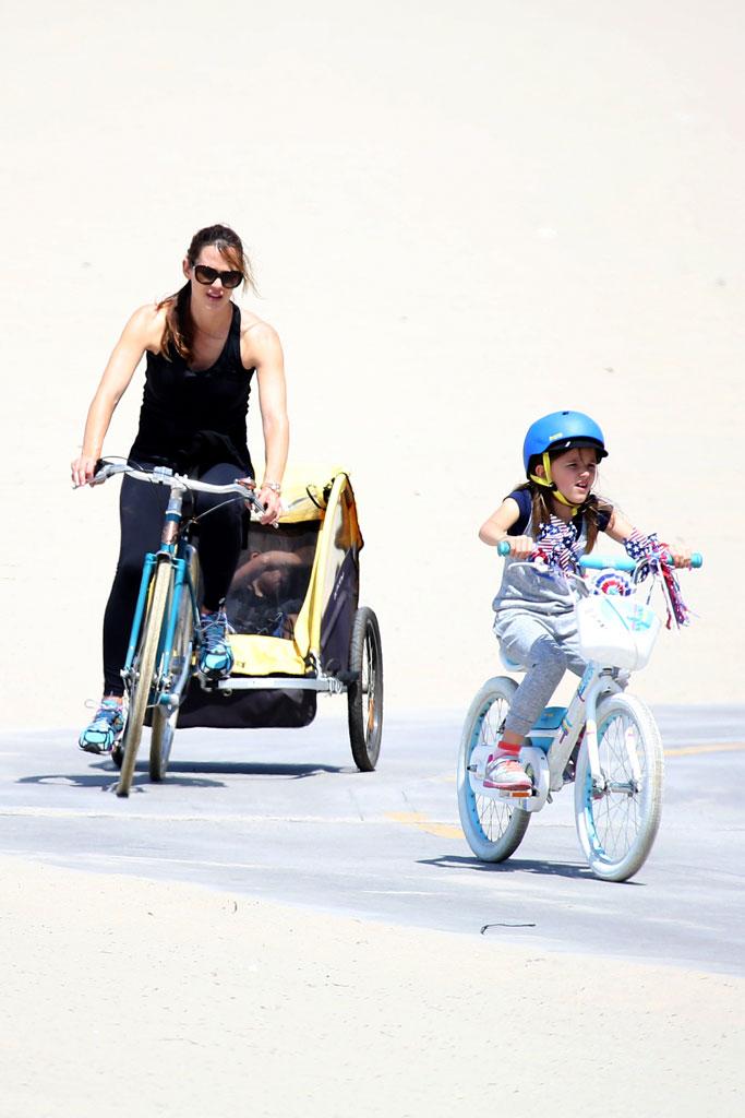 Jennifer Garner Ben Affleck Divorce Beach Kids Bike