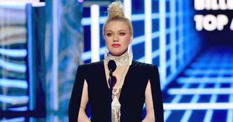 Kelly Clarkson Had Appendix Removal Surgery After Hosting BMAs
