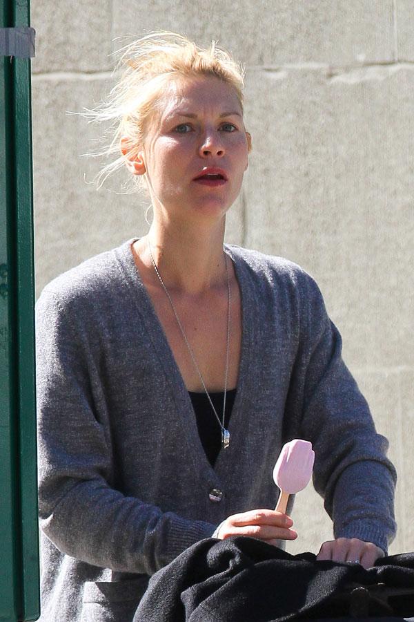 Claire Danes A Bare Face Beauty Stepping Out In NYC –– 11 Photos Of ...