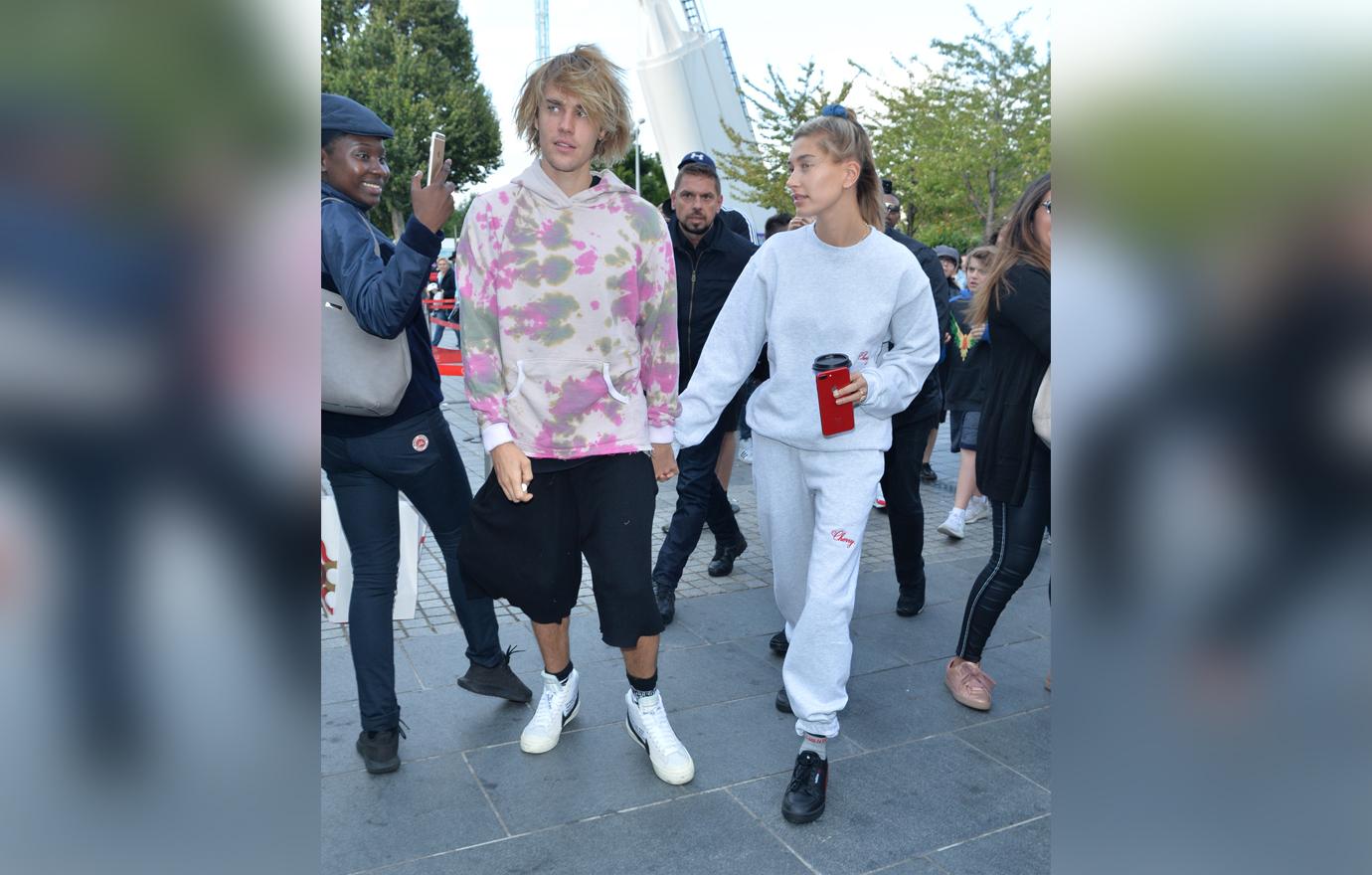 justin bieber street busking playing money outside buckingham palace marriage rumors