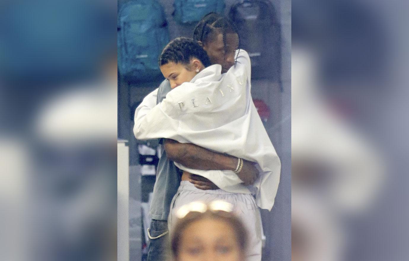 Kylie Jenner Travis Scott Kissing New York