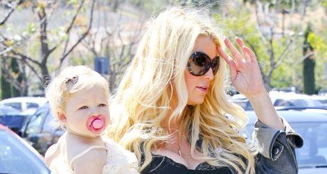 //jessica simpson maxwell square fameflynet