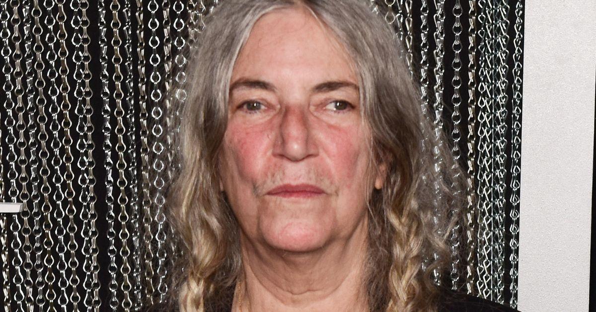 patti smith calms panicked fans death fears dizzy spells stage collapse