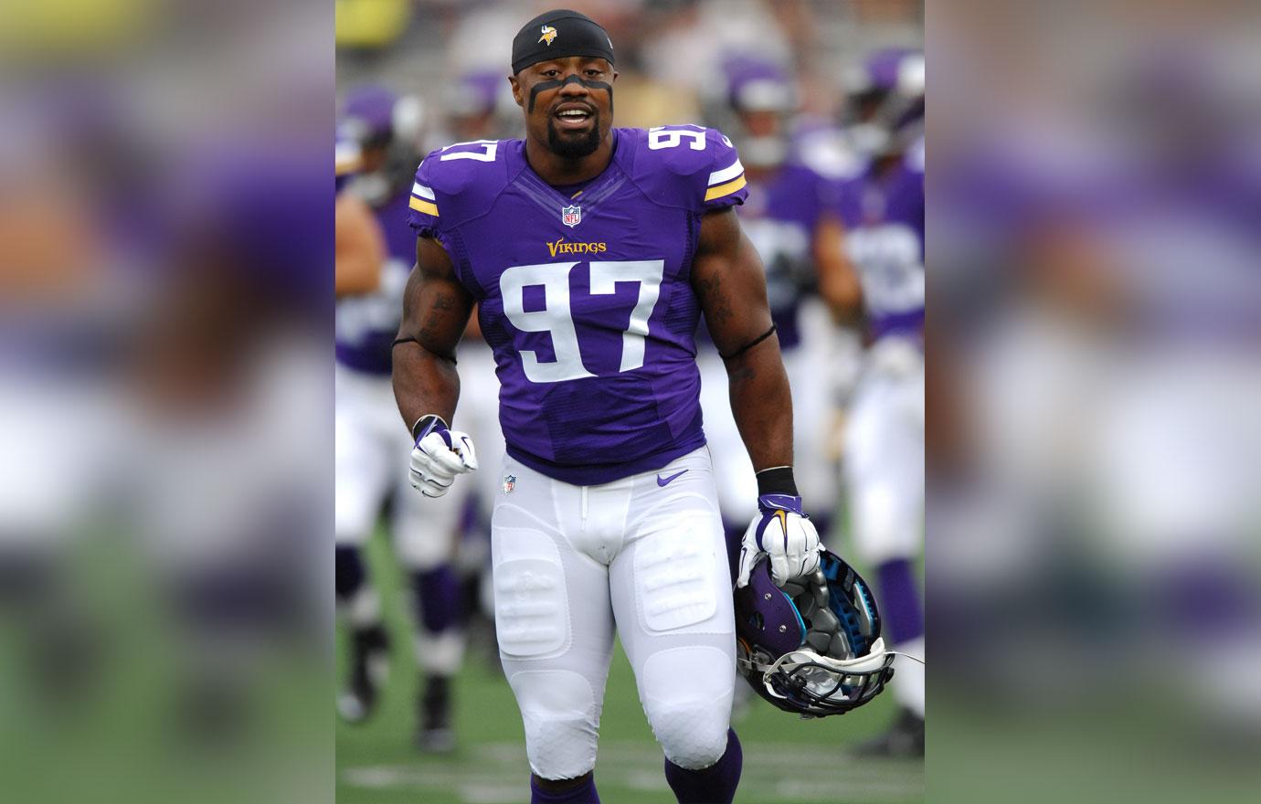 Vikings DE Everson Griffen Hospitalized After Barricading Himself with Gun  Over 'Threat'