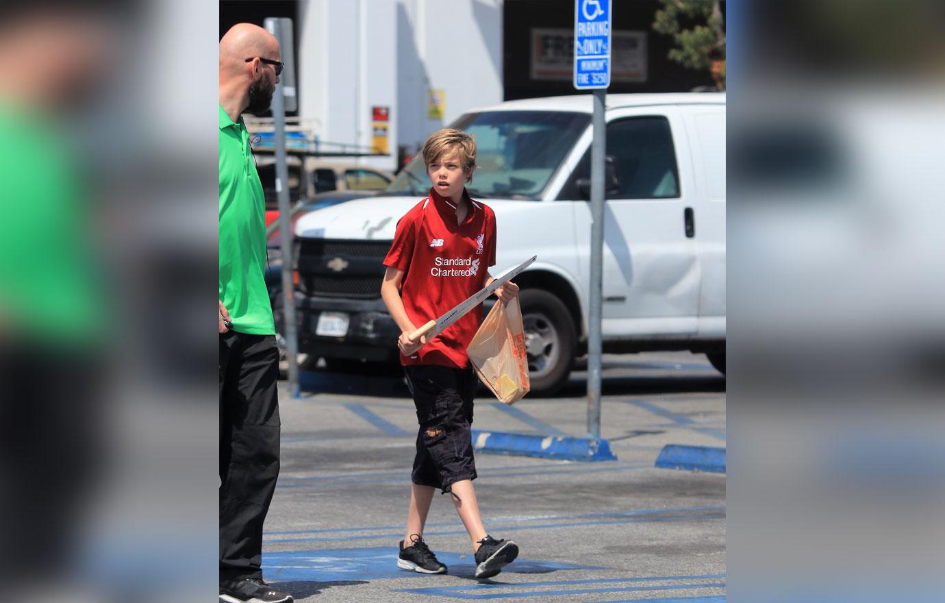 Shiloh Pitt Spotted During Parents Angelina And Brad Divorce