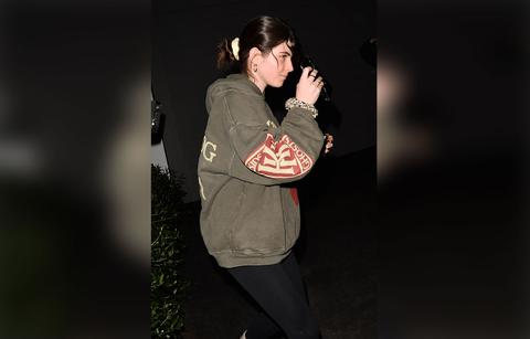 Lori Loughlin Daughter Isabella Rose Covers Face Arrest