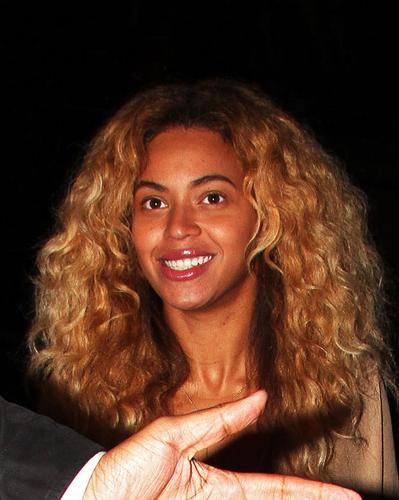 Pretty Hurts! Beyonce Has Secret Nose Job, Top Plastic Surgeons Reveal ...