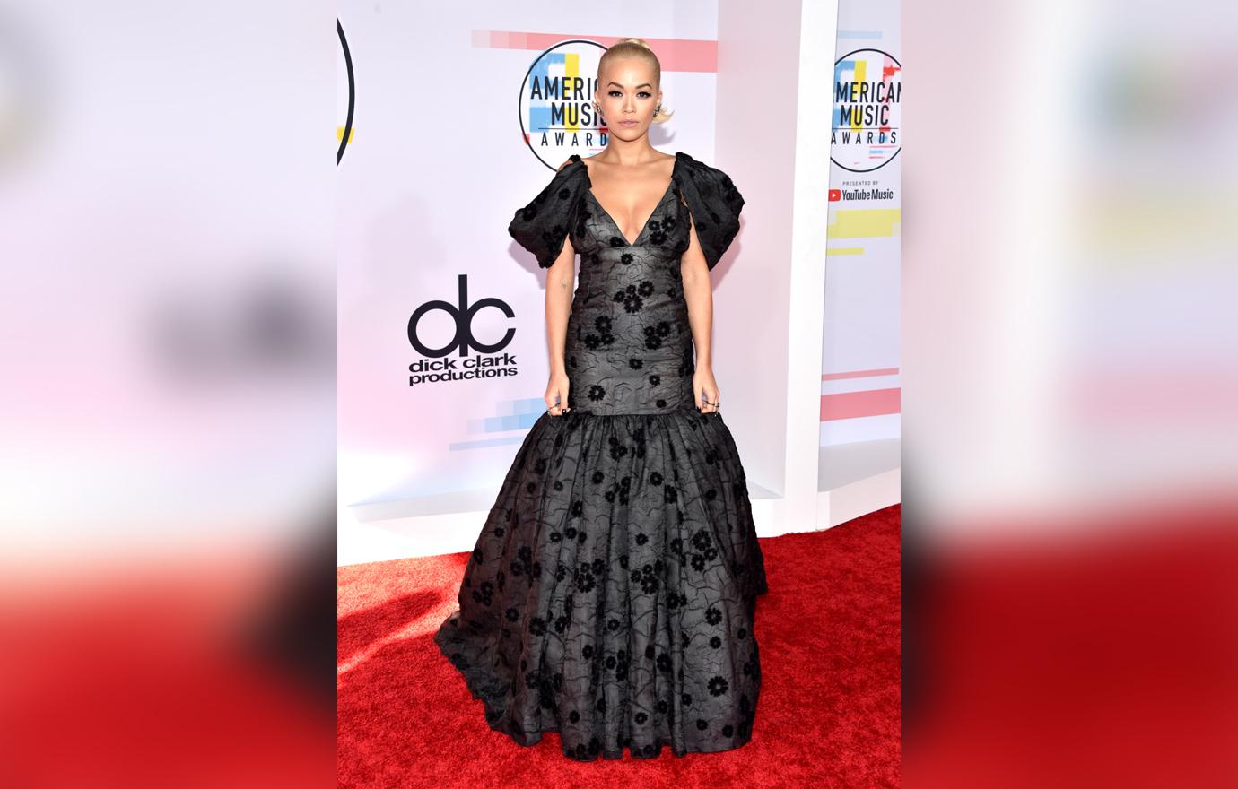 American Music Awards Red Carpet Celebrity Arrivals