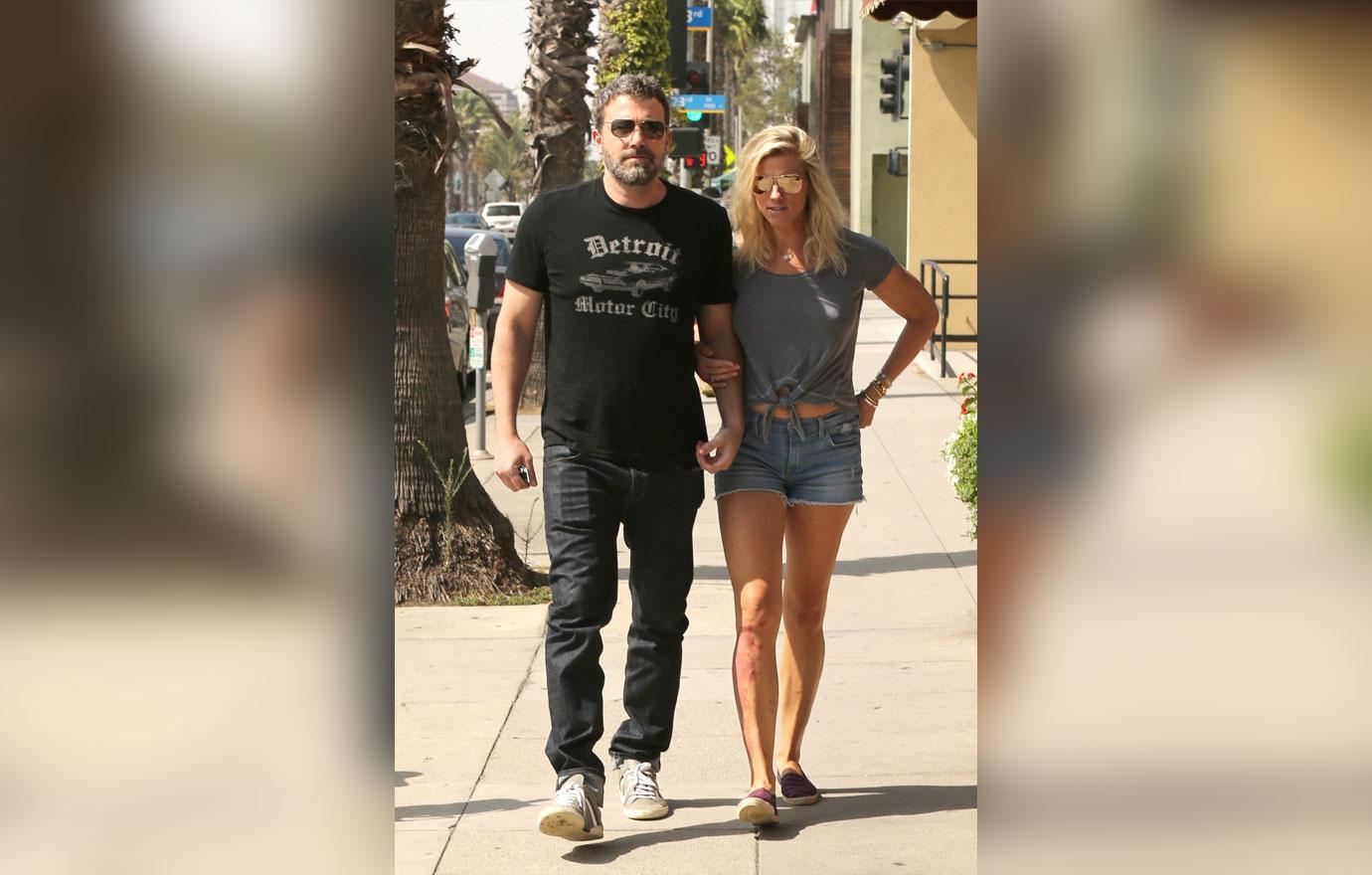 Ben Affleck Saturday PDA With Lindsay Shookus