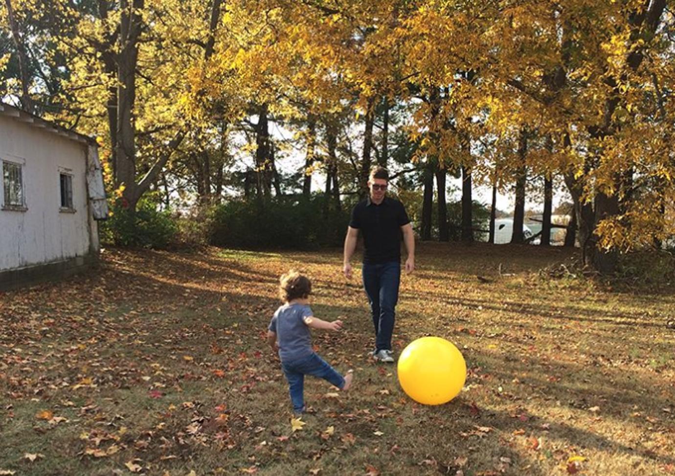 //jessa duggar ben seewald home near dangerous highway photos