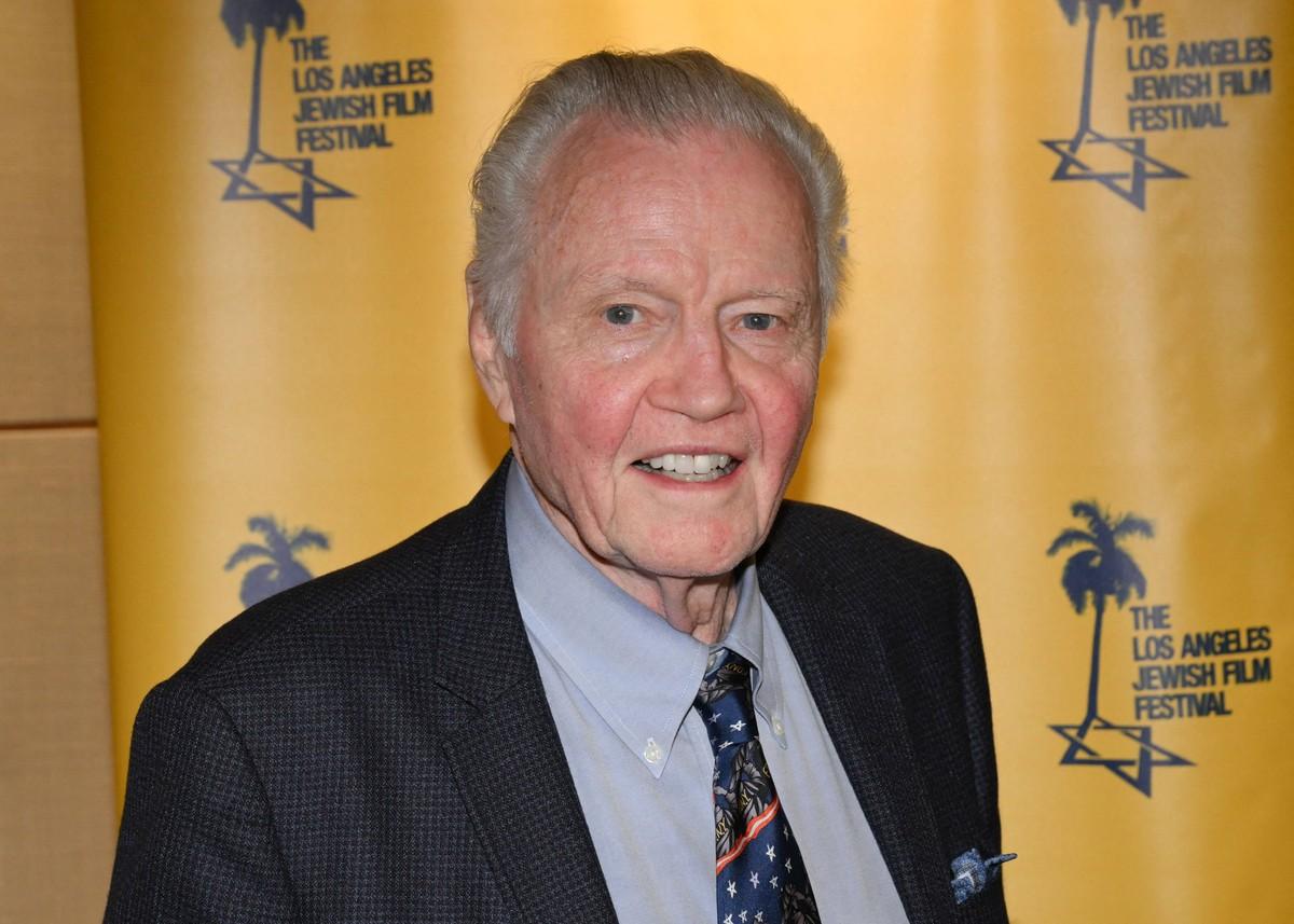 Jon Voight reportedly fears Angelina's planned move abroad could end hopes of reconciliation.