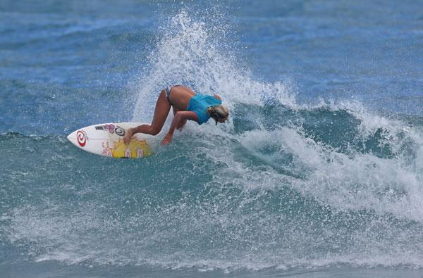 Soul Surfer Bethany Hamilton Surfing In Hawaii