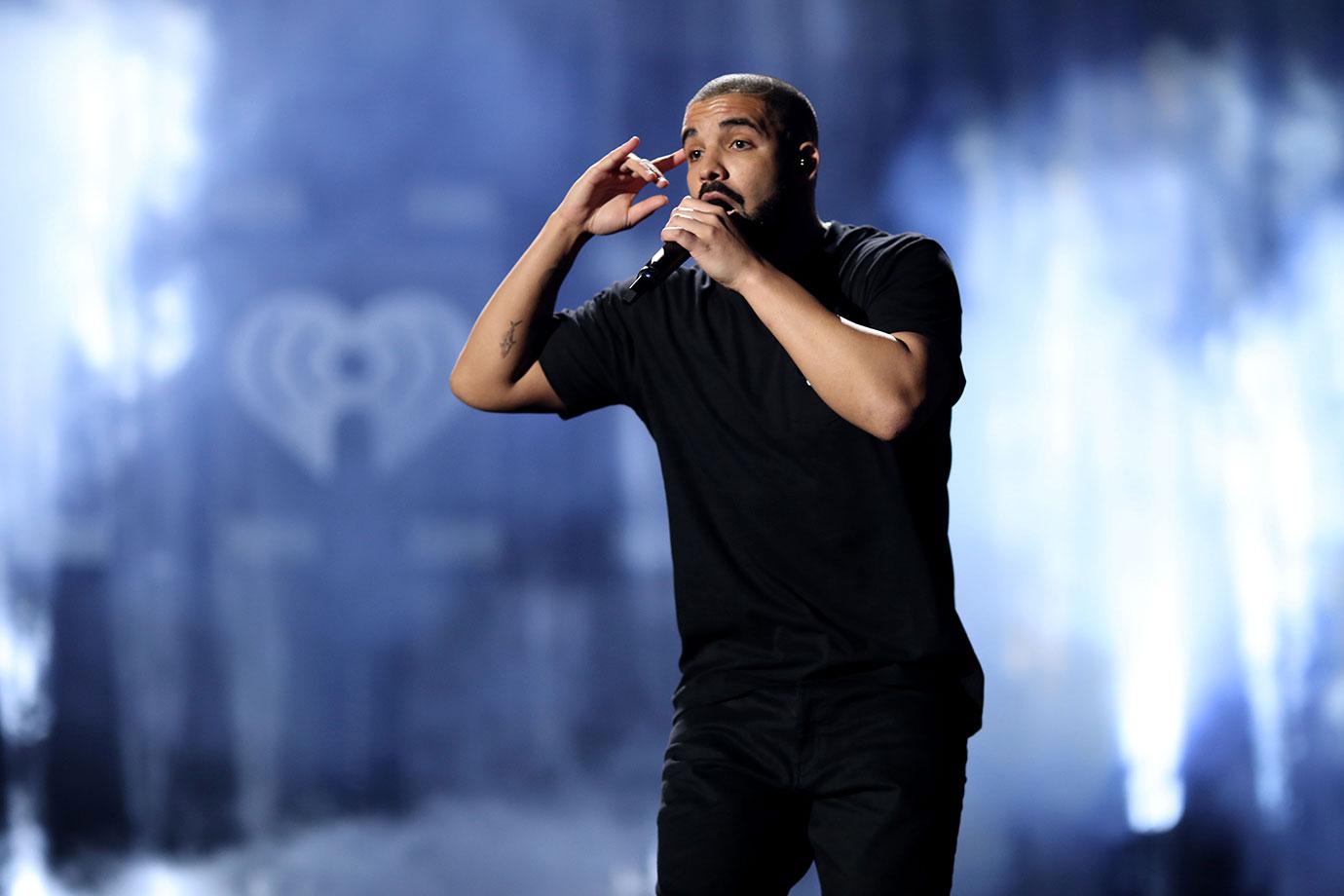 Drake Rushed To Hospital After Collapsing Onstage Apologizes Mystery Illness